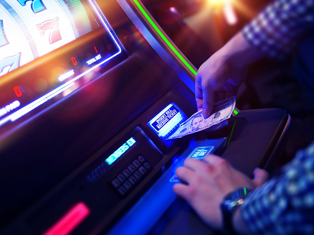 Determining game volatility through customer behavior and gambling experience